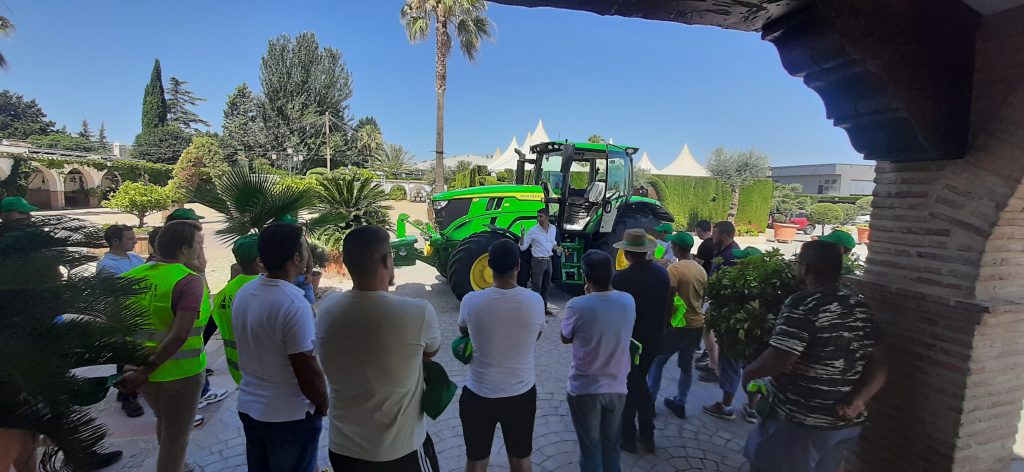 La Diputación de Málaga y ASAJA forman en Antequera a 25 personas en un curso de tractorista para avanzar en eficacia y sostenibilidad