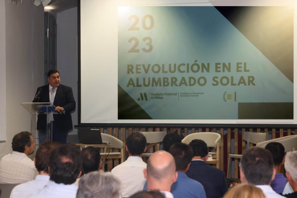 La Diputación de Málaga organiza una jornada sobre el uso de la energía solar para el alumbrado público