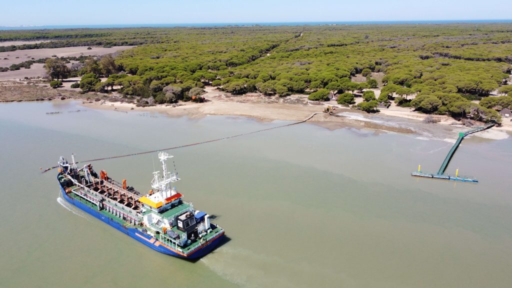 La Autoridad Portuaria de Sevilla continúa la regeneración de playas en el espacio natural de Doñana