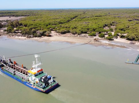 La Autoridad Portuaria de Sevilla continúa la regeneración de playas en el espacio natural de Doñana