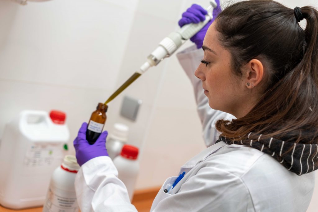 La almeriense El Jarpil exporta el 60% de su producción de ingredientes para la elaboración de aceites esenciales