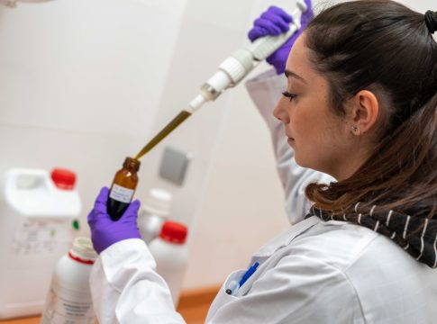 La almeriense El Jarpil exporta el 60% de su producción de ingredientes para la elaboración de aceites esenciales