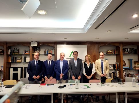 Empresas andaluzas presentan sus capacidades industriales a promotores de fotovoltaica para fortalecer la cadena de valor en torno a la energía