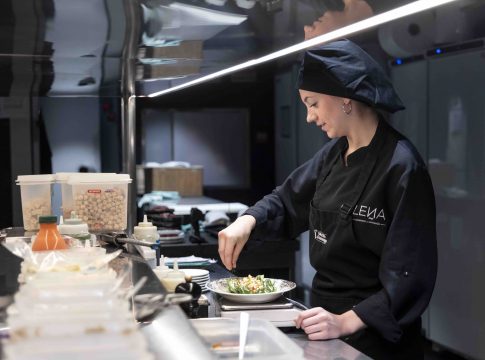 Jóvenes de la Fundación Cruzcampo inician sus experiencias laborales con reconocidos chefs y hosteleros