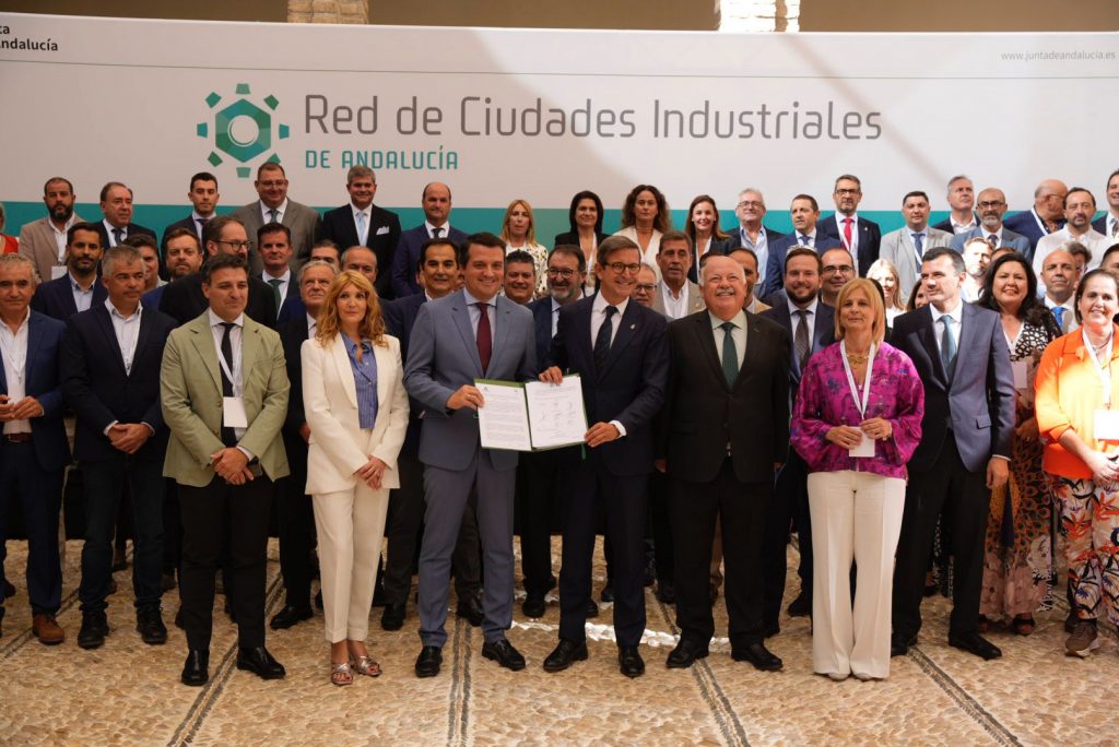 La Junta reúne a más de 70 ayuntamientos comprometidos con el desarrollo de la industria en sus municipios