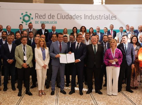 La Junta reúne a más de 70 ayuntamientos comprometidos con el desarrollo de la industria en sus municipios