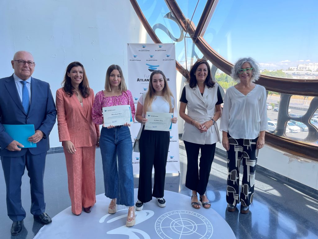 La fundación Atlantic Copper entrega tres becas internacionales para estudios universitarios en el extranjero