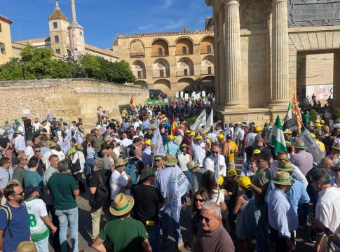 Miles de agricultores y ganaderos claman en Córdoba el cese de los ataques al campo español y un cambio de rumbo en la política agraria europea que garantice el sistema alimentario