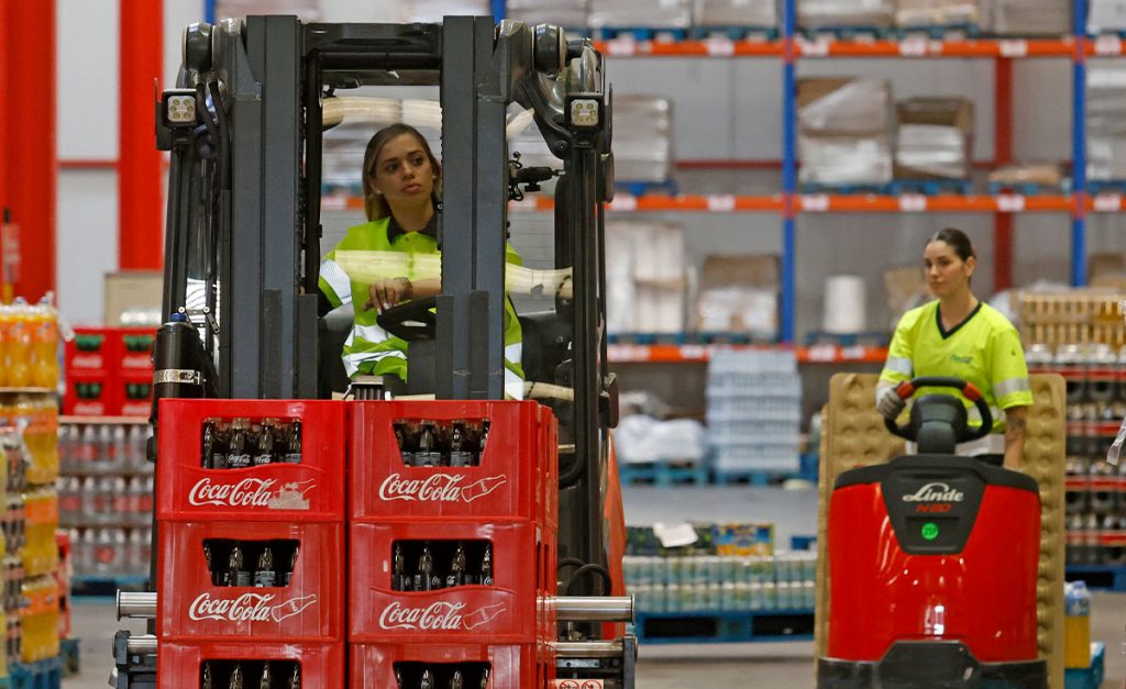 Escuela de Carretilleras GIRA Jóvenes Coca-Cola facilita el acceso laboral a mujeres a través de formación