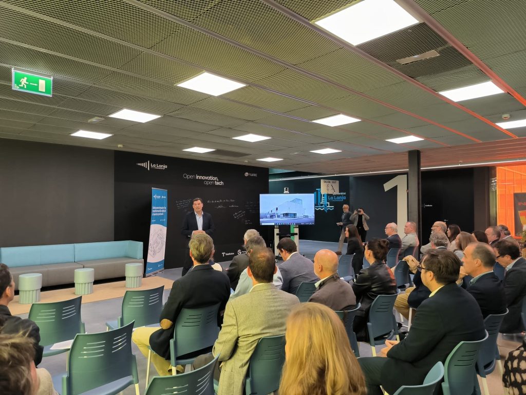 El Puerto de Huelva reúne en la Lonja de la Innovación a una decena de empresas, que muestran proyectos innovadores para distintos sectores
