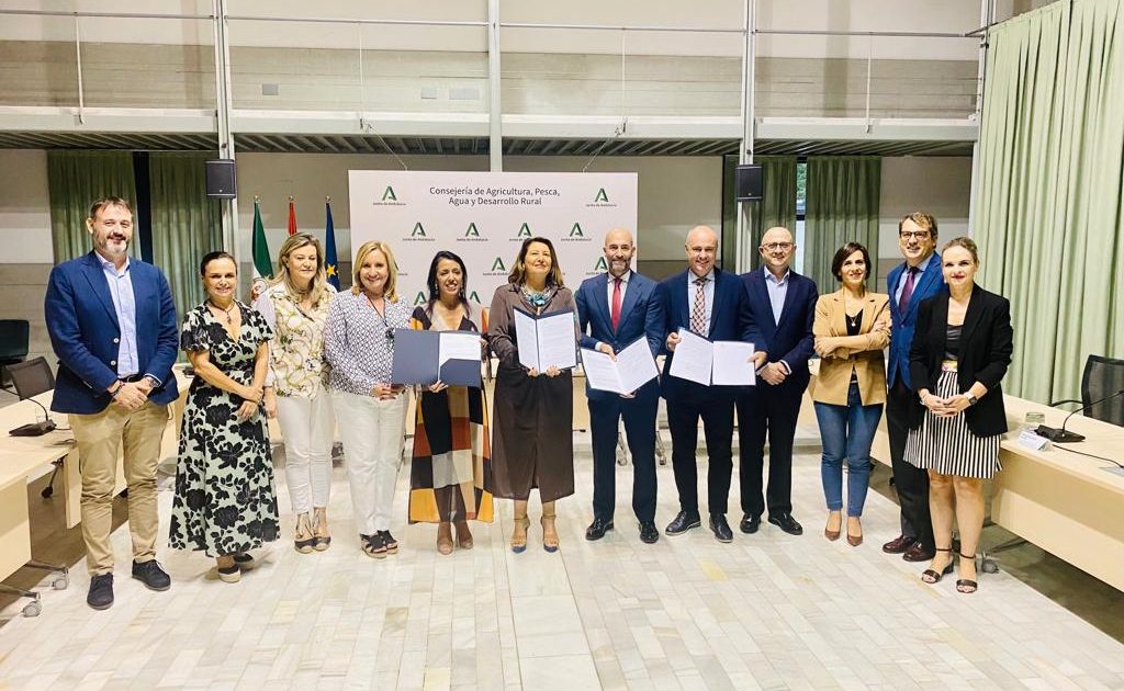 Junta y Landaluz se unen para impulsar el primer clúster agroalimentario de Andalucía