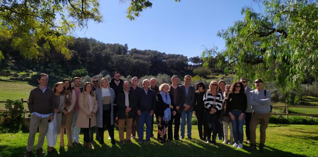 La Sierra Morena sevillana recibe a profesionales turísticos de Madrid, Barcelona y Zaragoza, para que conozcan el destino de primera mano