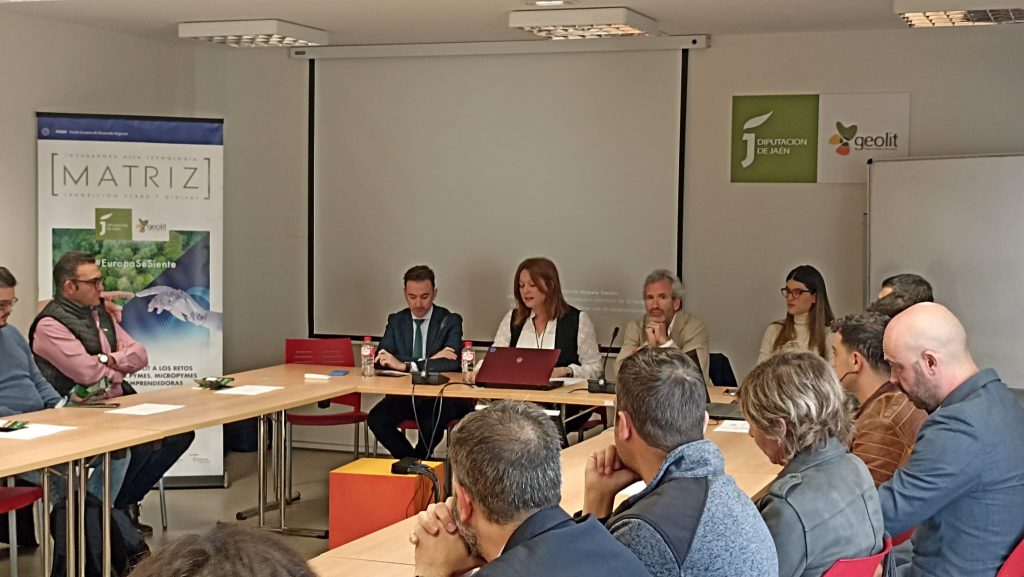Una treintena de empresas participa en Geolit en un foro de captación de inversores para su iniciativa empresarial