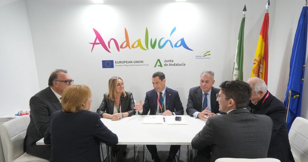 Moreno anuncia que Andalucía albergará en 2024 y 2025 dos de los congresos de conectividad aérea más importantes del mundo