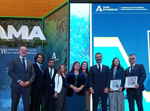 Rosario Vargas Pacheco, Presidenta de COAMBA recoge el Premio Andalucía de Medio Ambiente en la categoría de compromiso ambiental