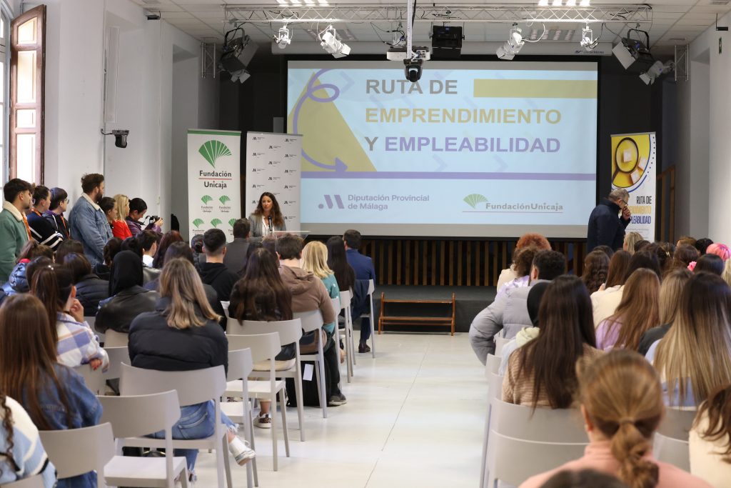 Un centenar de jóvenes participan en un encuentro sobre los empleos del futuro organizado por la Diputación y la Fundación Unicaja