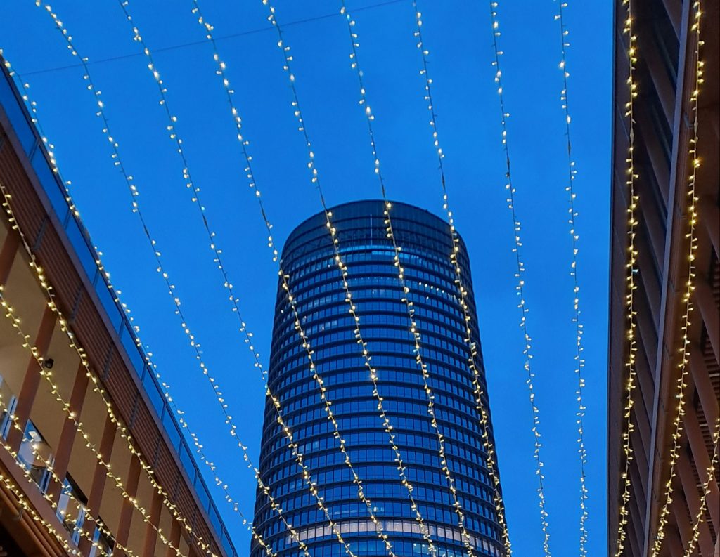 TORRE SEVILLA enciende la Navidad este sábado con un mercado pop-up de 40 expositores