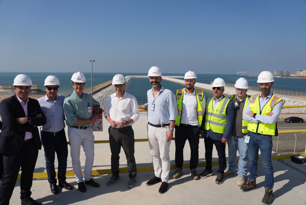 Moreno propone un plan director de desalación en Andalucía para hacer frente a la falta de agua