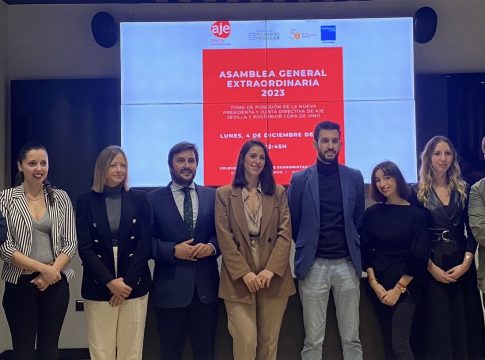 Toma de posesión de la nueva presidenta de AJE Sevilla, Belén Carmona y su junta directiva