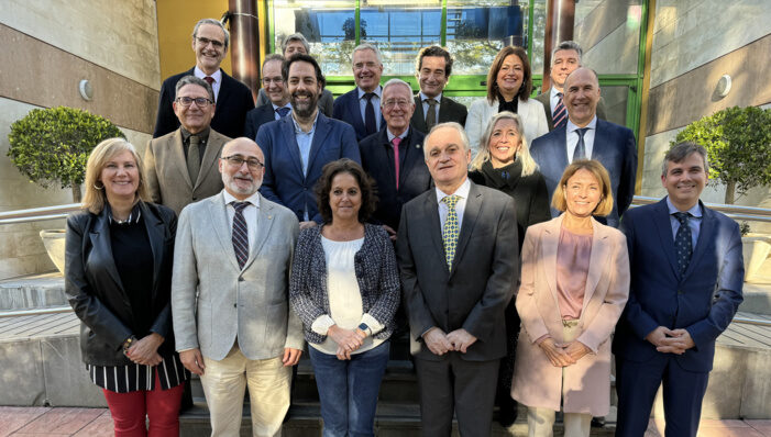 La Consejería de Salud y  Consumo y el CACOF se reúnen para avanzar en proyectos de colaboración e interés común en favor de la salud de los pacientes andaluces