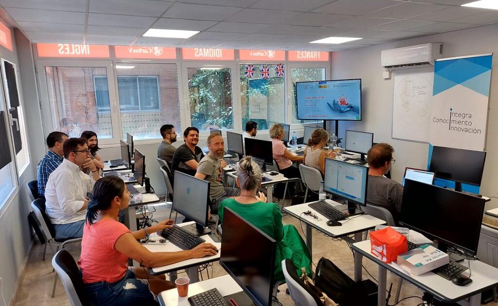 Empleo abre la inscripción para nueve cursos gratis en tecnología 5G para 400 alumnos en Algeciras, Huelva, Málaga y Sevilla