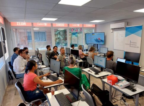 Empleo abre la inscripción para nueve cursos gratis en tecnología 5G para 400 alumnos en Algeciras, Huelva, Málaga y Sevilla