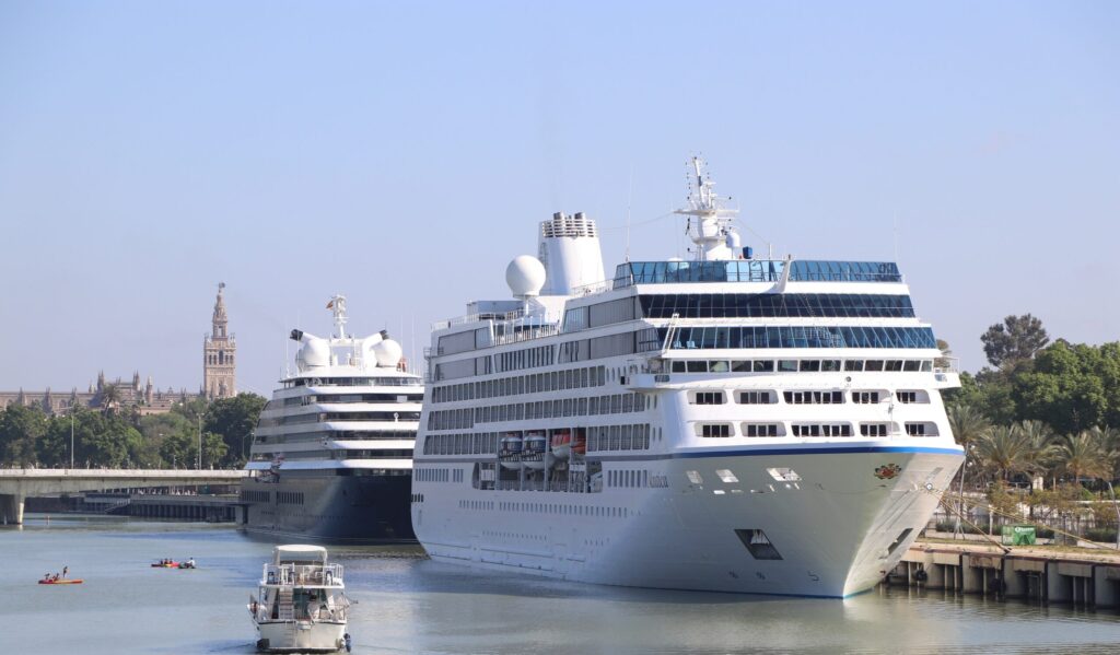 El Puerto de Sevilla refuerza su oferta al crucero con el atractivo único de navegar por el Guadalquivir