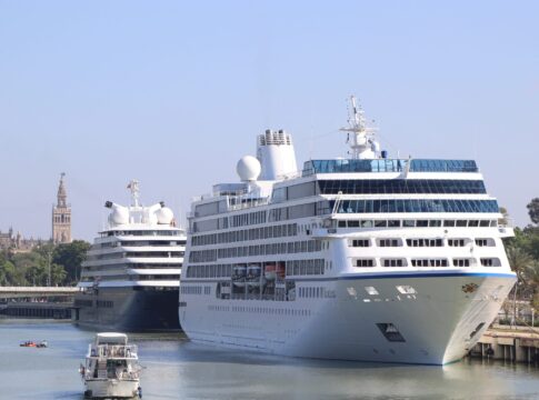 El Puerto de Sevilla refuerza su oferta al crucero con el atractivo único de navegar por el Guadalquivir