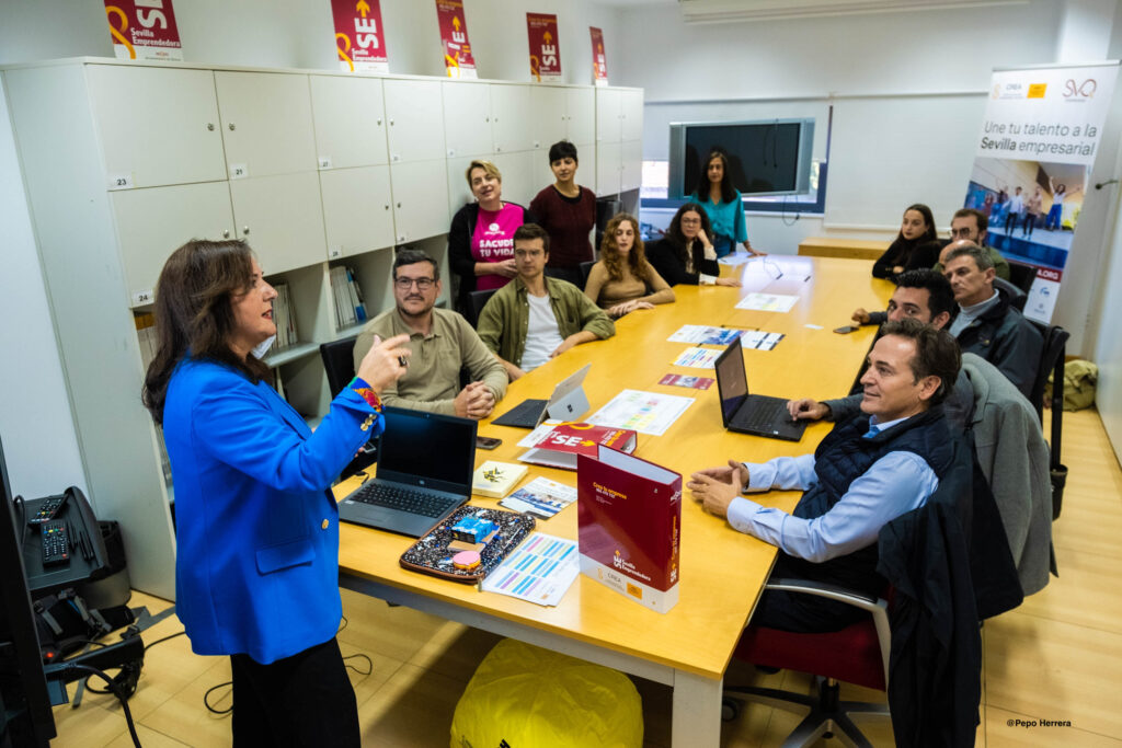 El Ayuntamiento de Sevilla ofrece 40 módulos de formación gratuita y tutorizada para empresas y personas emprendedoras