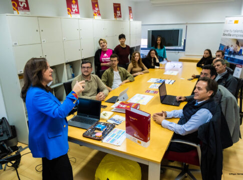 El Ayuntamiento de Sevilla ofrece 40 módulos de formación gratuita y tutorizada para empresas y personas emprendedoras