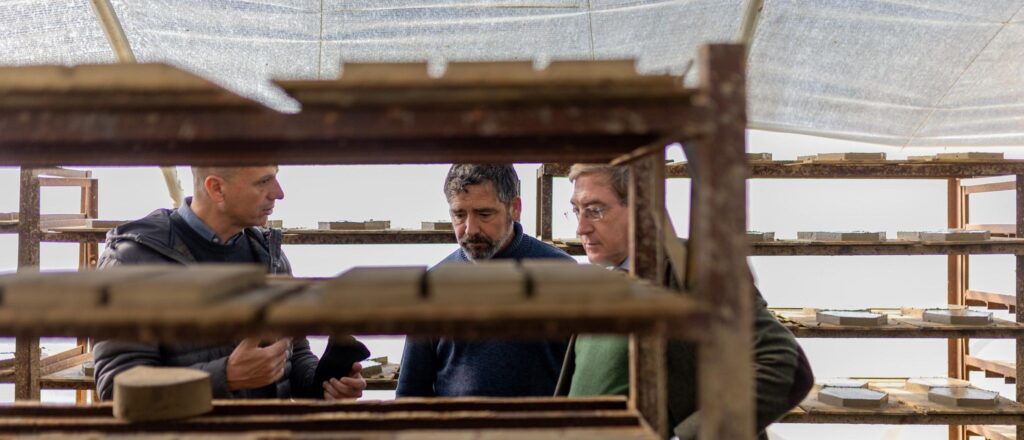 El Puerto de Sevilla y Todobarro avanzan en la revalorización de los sedimentos del Guadalquivir para la industria cerámica