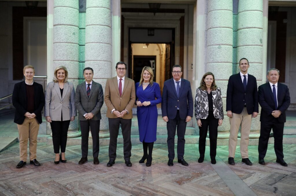La visita del presidente de la CEOE a Huelva, respalda el liderazgo de la ciudad en la nueva revolución industrial limpia y sostenible