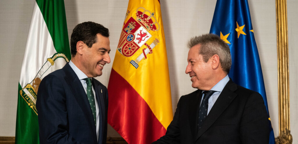 Juanma Moreno se reúne con el presidente de Airbus España, Alberto Gutiérrez
