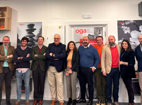 Rocío Blanco visita OGA, una de las empresas pioneras en el desarrollo de Inteligencia Artificial de Andalucía