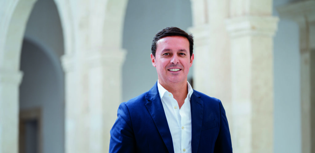 Javier Aureliano García (Diputación Almería): "En Almería, ya sea en la playa, la montaña o el interior, siempre encontrarás el sol que necesitas"