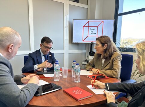 Empleo y Smart City Cluster apuestan por el talento para impulsar el desarrollo de las ciudades inteligentes