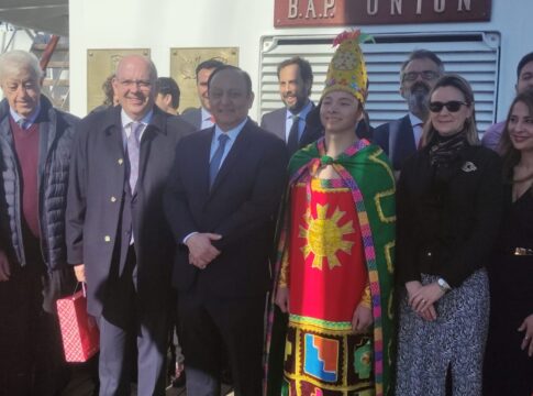 Una treintena de empresas se acercan a Perú en un encuentro de Cámaras de Comercio y la Embajada en el buque escuela de este país en el puerto de Cádiz