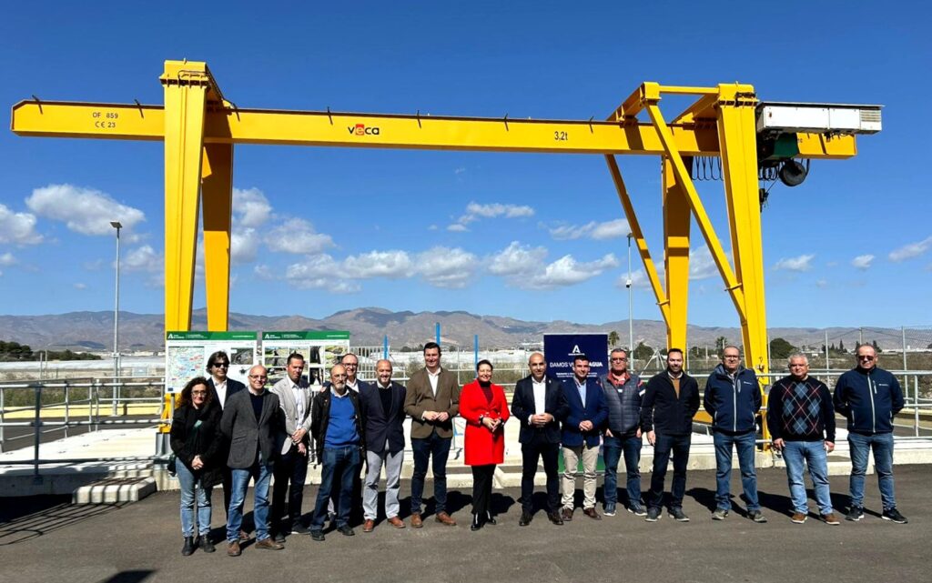 Carmen Crespo valora la compleja ingeniería hidráulica utilizada para agrupar vertidos de Níjar