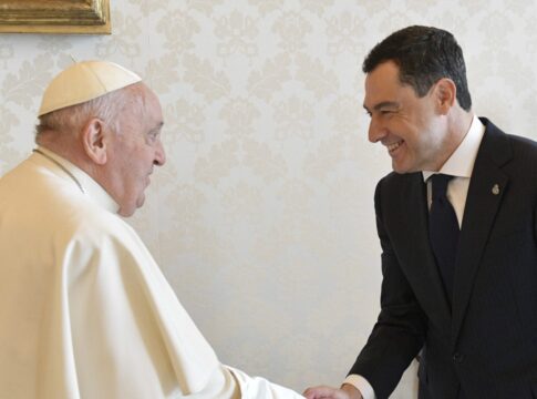 Moreno invita al Papa Francisco a visitar Andalucía