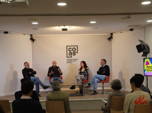 Mesa redonda en el COAS, "Artes Visuales: nuevos lenguajes, nuevas herramientas, nuevas profesiones"