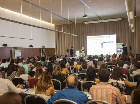 Más de 200 profesionales sanitarios se reúnen en Cádiz para abordar la salud visual en Atención Primaria, Pediátrica y Geriátrica