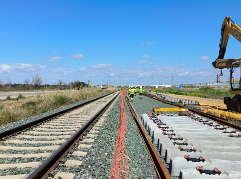 El Puerto de Sevilla mejora su infraestructura ferroviaria con la ampliación del apartadero junto a la carretera de Esclusa