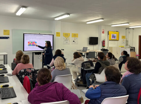 Más de 500 personas mayores se benefician del programa de educación financiera y digital del Proyecto Edufinet, que supera las 356.000 visualizaciones online en el primer trimestre