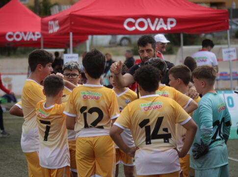 Copa COVAP y Psicólogos de España proponen la economía de fichas en el deporte para mejorar el comportamiento y atención de hasta el 69,5% de los niños y niñas