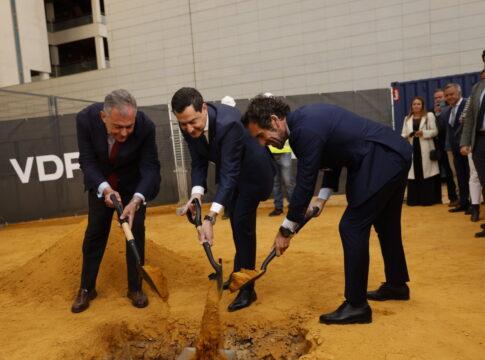Scalpers pone la primera piedra de su nueva sede central central en Sevilla