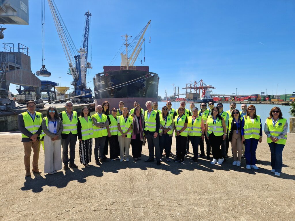 Puertos de América Central y del Sur visitan el de Sevilla con atención a la sincromodalidad y digitalización