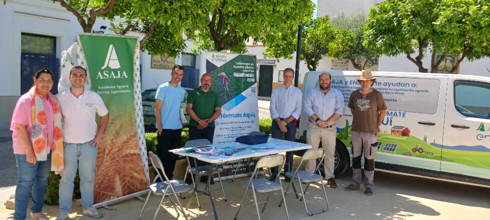 Cómo digitalizar el mundo rural en Andalucía a través de la Oficina Móvil de ASAJA y Endesa