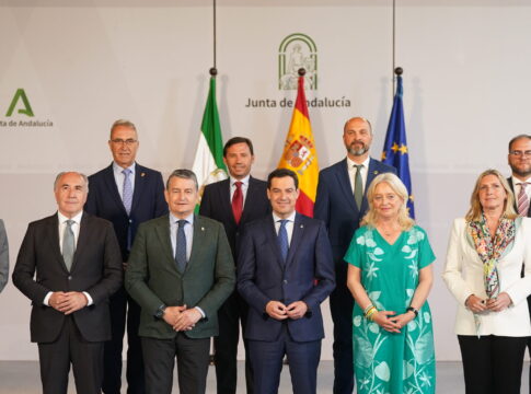 Moreno y alcaldes del Campo de Gibraltar piden que el acuerdo con Reino Unido recoja los intereses de Andalucía y la comarca