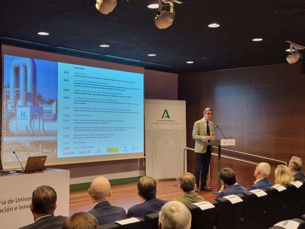La Junta aborda con la industria la seguridad en la producción y el almacenamiento del hidrógeno