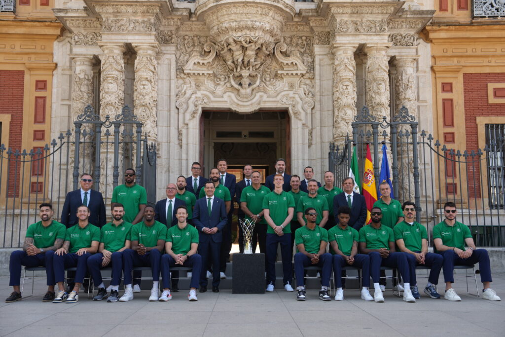 Moreno agradece al Unicaja llevar el nombre de Andalucía por Europa con deportividad, talento y grandeza